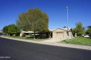 13813 N 99th Dr, Sun City, AZ 85351 - Photo 2