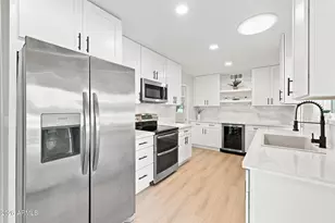 10734 W Hatcher Rd, Sun City, AZ 85351 - Photo 10