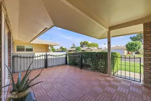 10734 W Hatcher Rd, Sun City, AZ 85351 - Photo 2