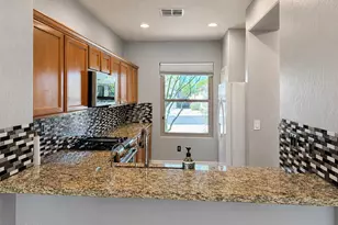 40011 N Panther Creek Ct, Anthem, AZ 85086 - Photo 10