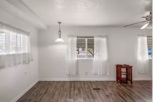6534 W Sunnyslope Ln, Glendale, AZ 85302 - Photo 6