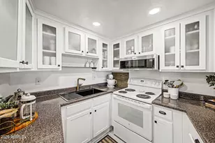 385 W Pierson St, Phoenix, AZ 85013 - Photo 8