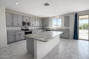2439 W Kowalsky Ln, Phoenix, AZ 85041 - Photo 10