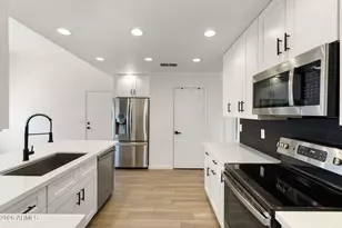 14657 N 91st Ln, Peoria, AZ 85381 - Photo 10
