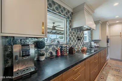8531 E Monterey Way, Scottsdale, AZ 85251 - Photo 6