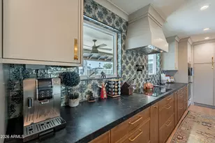 8531 E Monterey Way, Scottsdale, AZ 85251 - Photo 6