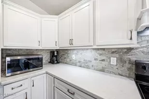 10760 W Louise Dr, Peoria, AZ 85373 - Photo 16