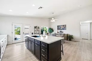10760 W Louise Dr, Peoria, AZ 85373 - Photo 12