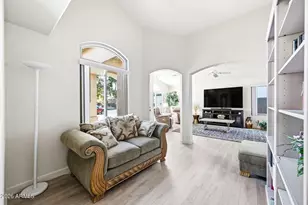 10760 W Louise Dr, Peoria, AZ 85373 - Photo 8