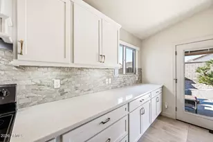 10760 W Louise Dr, Peoria, AZ 85373 - Photo 18