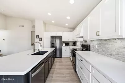 10760 W Louise Drive, Peoria, AZ 85373 - Photo 14
