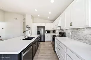 10760 W Louise Dr, Peoria, AZ 85373 - Photo 14
