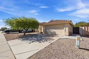 10760 W Louise Dr, Peoria, AZ 85373 - Photo 2