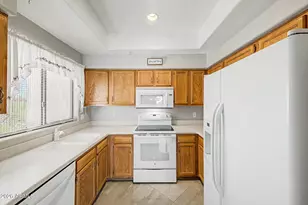 9151 W Greenway Rd, Peoria, AZ 85381 - Photo 10