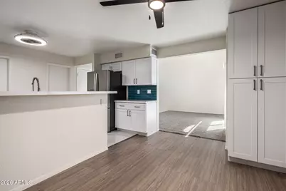 11822 N 76th Drive, Peoria, AZ 85345 - Photo 8