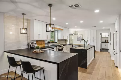 801 W Gleneagles Drive, Phoenix, AZ 85023 - Photo 1