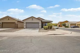 7355 W Hughes Dr, Phoenix, AZ 85043 - Photo 1