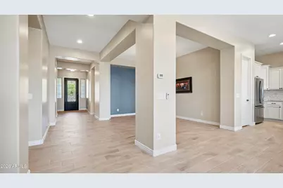 10025 W Sydney Way, Peoria, AZ 85383 - Photo 8