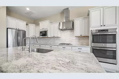 10025 W Sydney Way, Peoria, AZ 85383 - Photo 12