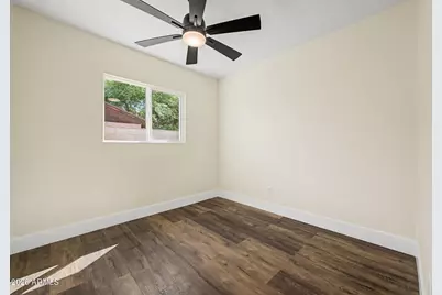 7750 W Clarendon Avenue, Phoenix, AZ 85033 - Photo 16