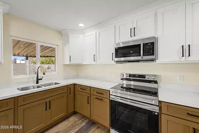 7750 W Clarendon Avenue, Phoenix, AZ 85033 - Photo 22