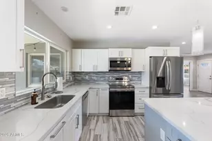 2418 W Calavar Rd, Phoenix, AZ 85023 - Photo 16