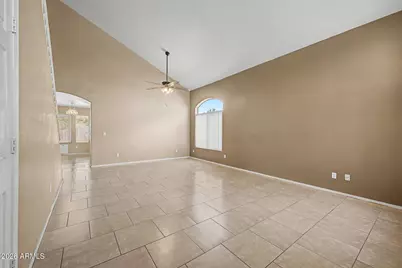 13410 S 47th Way, Phoenix, AZ 85044 - Photo 2