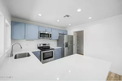 917 W Mission Drive, Chandler, AZ 85225 - Photo 10
