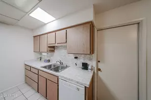 10016 W Lancaster Dr, Sun City, AZ 85351 - Photo 16