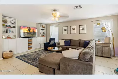 519 W Encinas Street, Gilbert, AZ 85233 - Photo 2