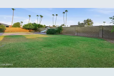 19 E Canterbury Court, Phoenix, AZ 85022 - Photo 32
