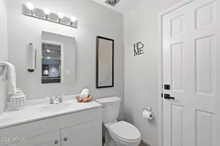 19 E Canterbury Ct, Phoenix, AZ 85022 - Photo 14