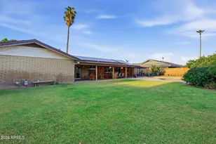 19 E Canterbury Ct, Phoenix, AZ 85022 - Photo 36