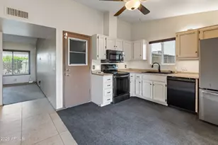 542 E Oraibi Dr, Phoenix, AZ 85024 - Photo 18