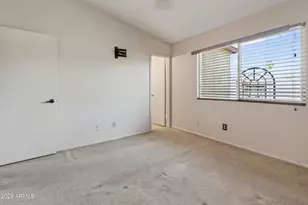 542 E Oraibi Dr, Phoenix, AZ 85024 - Photo 12