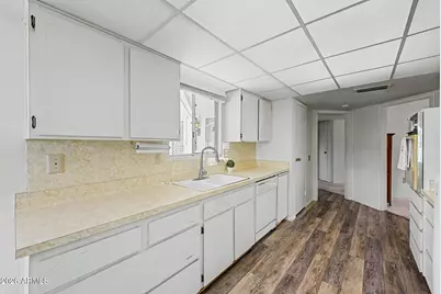 10416 W Hutton Drive, Sun City, AZ 85351 - Photo 18