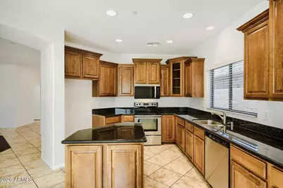 13759 W Monterey Way, Avondale, AZ 85392 - Photo 12