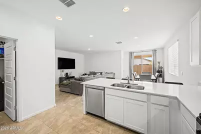 15587 W Kendall Street, Goodyear, AZ 85338 - Photo 10