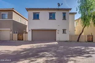 10324 W Sands Dr, Peoria, AZ 85383 - Photo 2