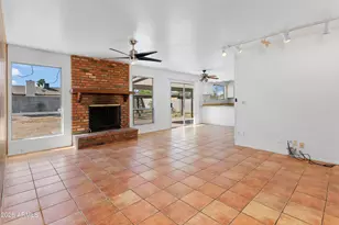 841 E Paradise Ln, Phoenix, AZ 85022 - Photo 10
