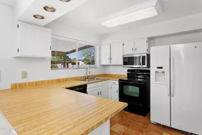 841 E Paradise Lane, Phoenix, AZ 85022 - Photo 14