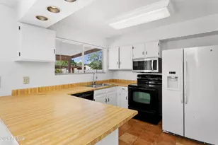 841 E Paradise Ln, Phoenix, AZ 85022 - Photo 14