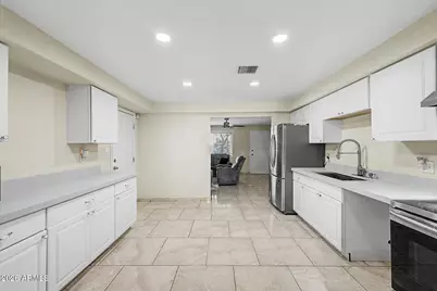 4657 N 79th Drive, Phoenix, AZ 85033 - Photo 12