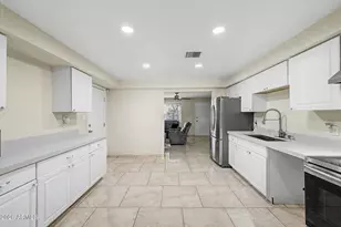 4657 N 79th Dr, Phoenix, AZ 85033 - Photo 12