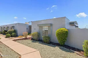 10538 W Palmeras Dr, Sun City, AZ 85373 - Photo 2