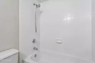 3301 E Earll Dr, Phoenix, AZ 85018 - Photo 18