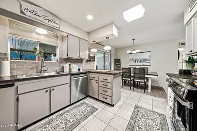 10841 W Hatcher Road, Sun City, AZ 85351 - Photo 10