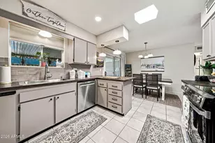 10841 W Hatcher Rd, Sun City, AZ 85351 - Photo 10