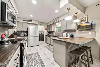 10841 W Hatcher Road, Sun City, AZ 85351 - Photo 12