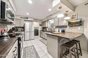 10841 W Hatcher Rd, Sun City, AZ 85351 - Photo 12
